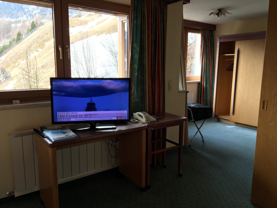 Wohnzimmer mit TV Residenz Tamara