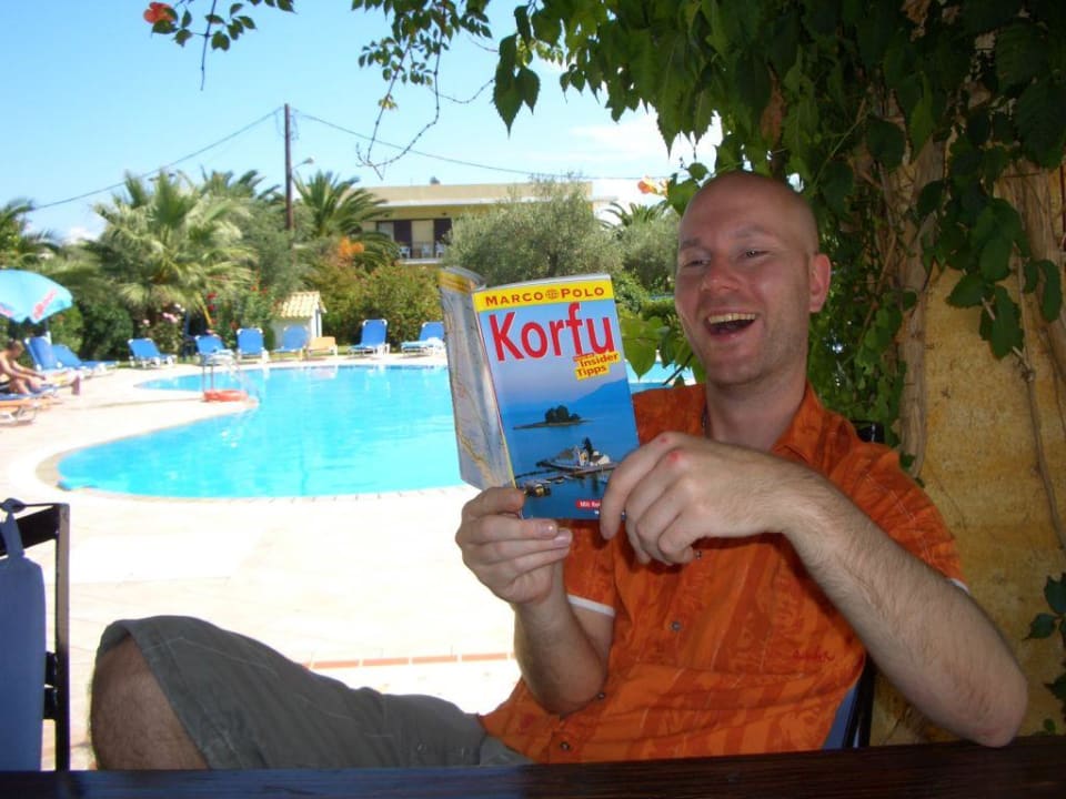 Blick von der Bar zum Pool Hotel Serena