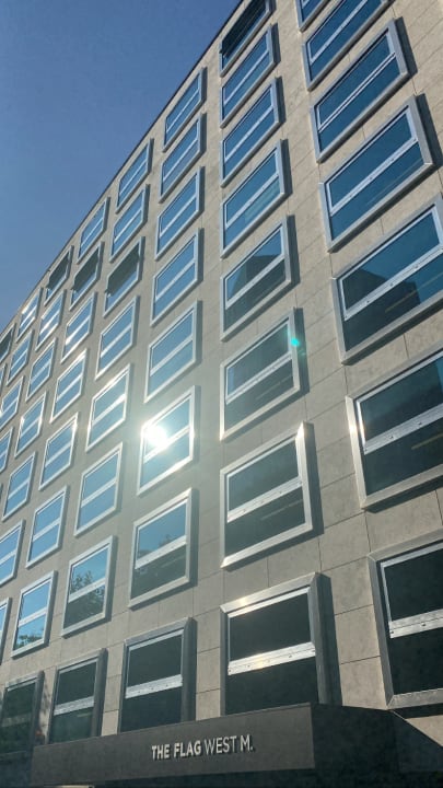 Außenansicht THE FLAG West M.