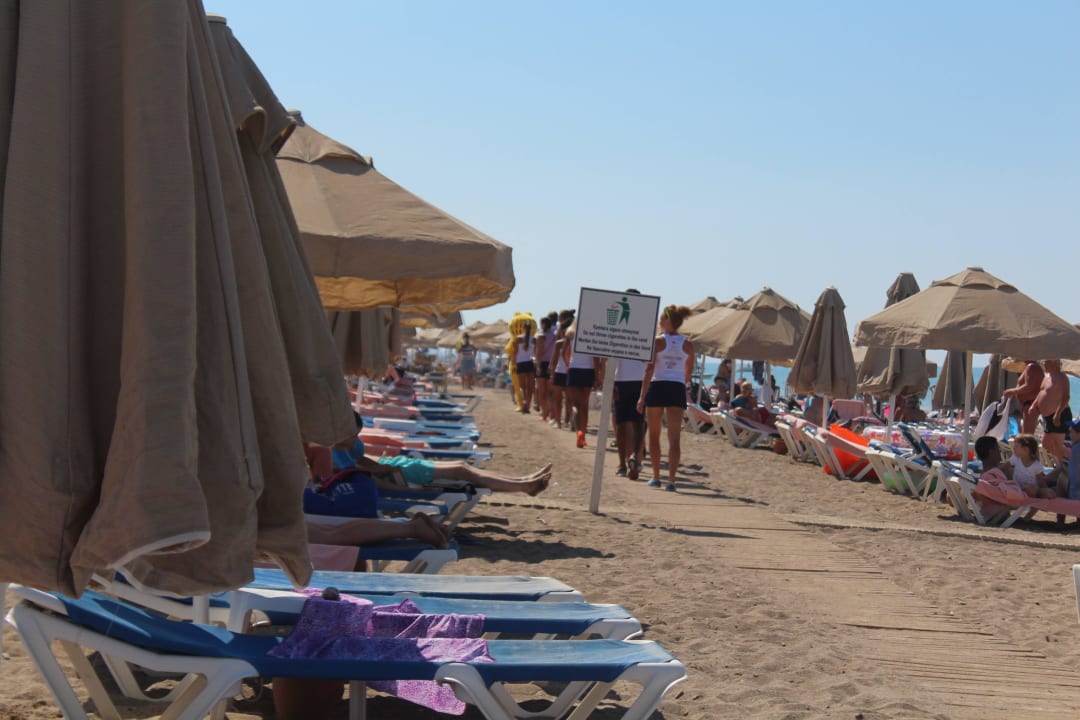 На пляже Starlight Resort Hotel