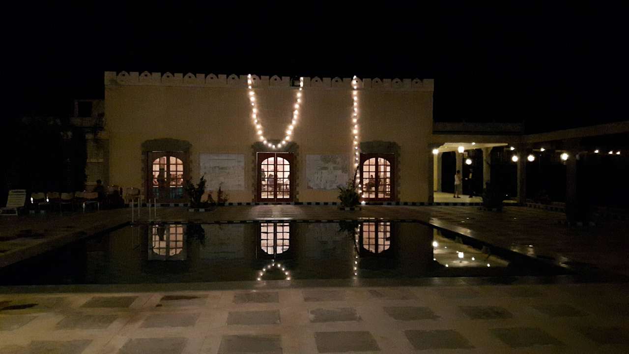 Abends am Pool Hotel Desert N Dunes