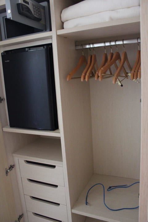 Kleiner Kleiderschrank Grande Baia Resort & Spa