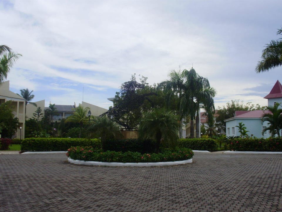 Hotelkreisel am Eingang Bahia Principe Grand El Portillo
