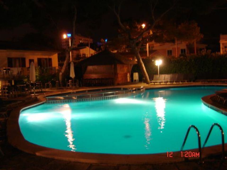 Pool in der Nacht AYA Seahotel - Adults only
