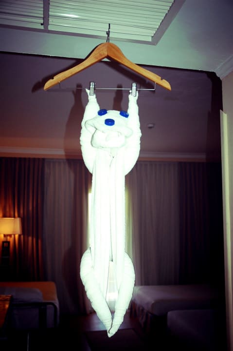 Сделали обезьянку в номер Stella Beach Resort & Spa Makadi Bay