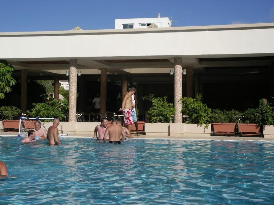 Basen i Desmond w tle  Ialyssos Bay