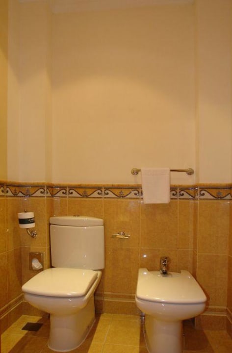 Badezimmer Hotel Le Meridien Al Aqah Beach Resort