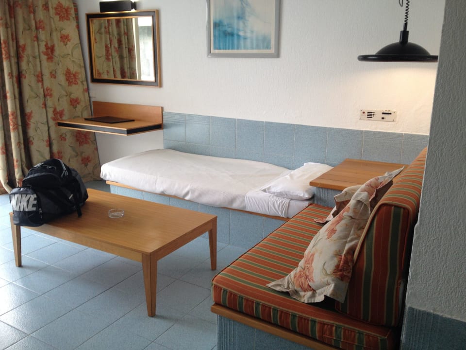 Blick in WZ / Küche Plus Fariones Suite Hotel