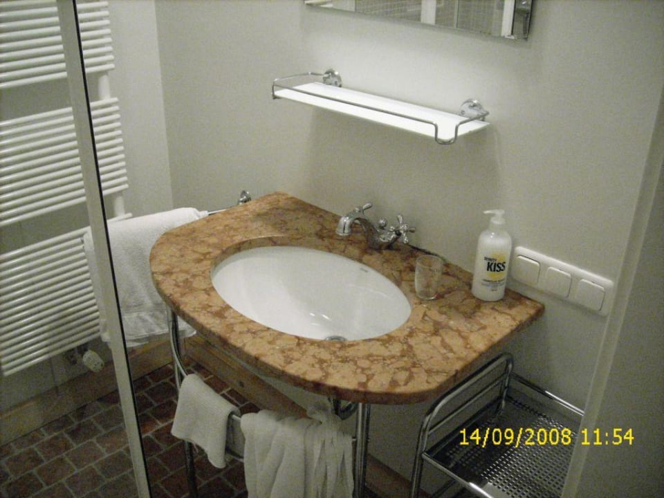 Waschbecken im Bad Ferienwohnungen Sonnwirtstöckl