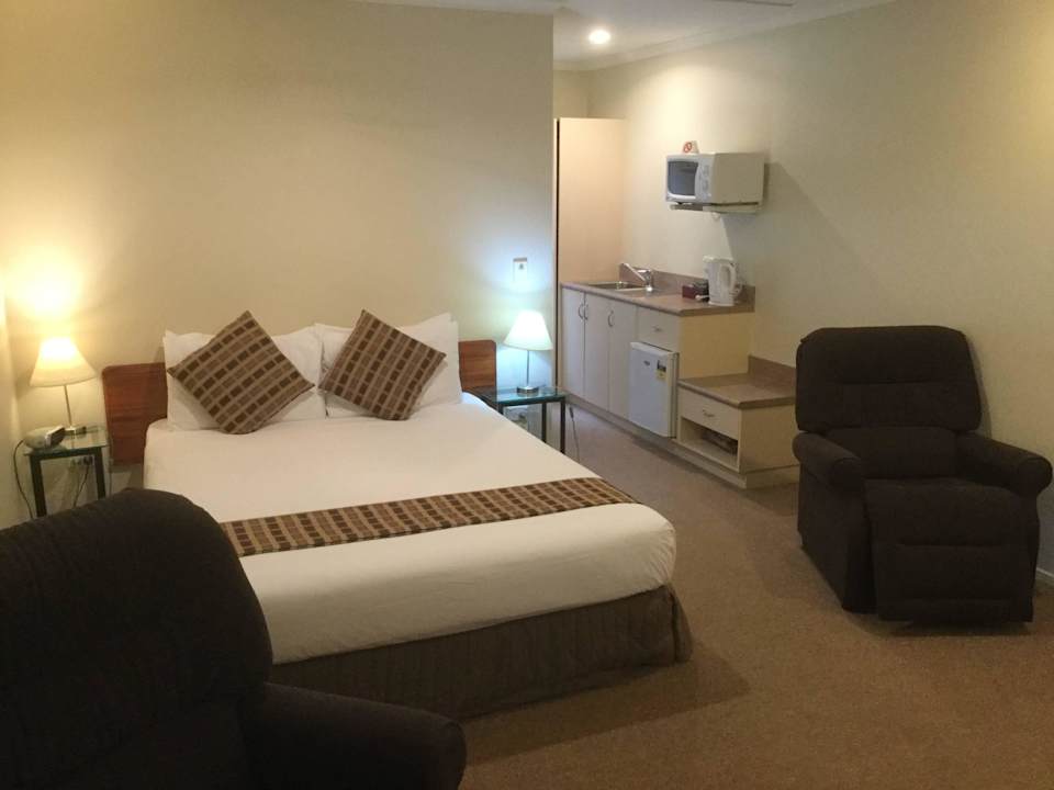 Bett BKs Pioneer Motel