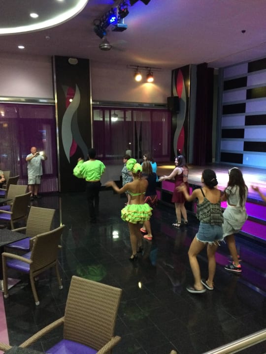 Abendprogramm in der Lobby Hotel Riu Caribe