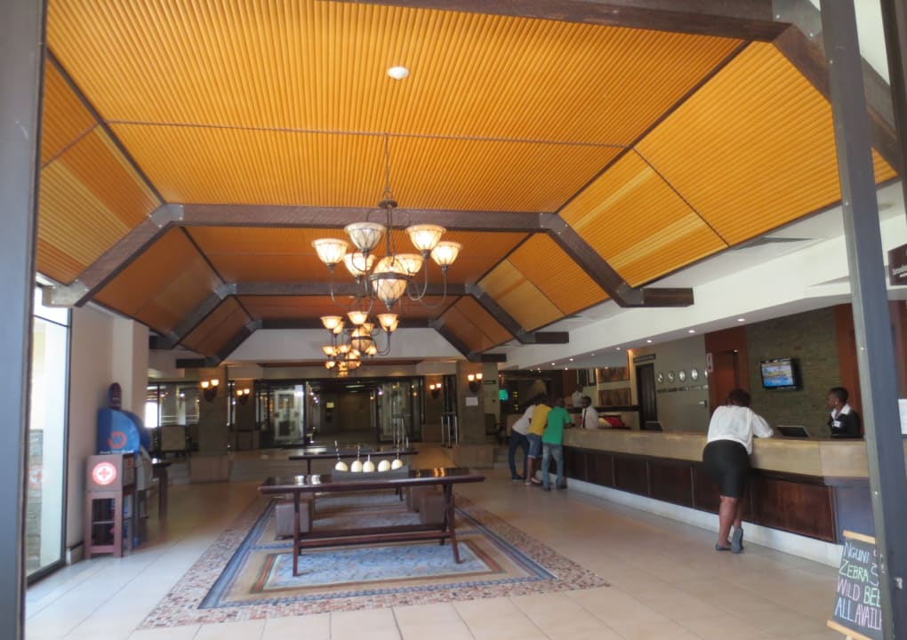 Lobby Safari Court Hotel