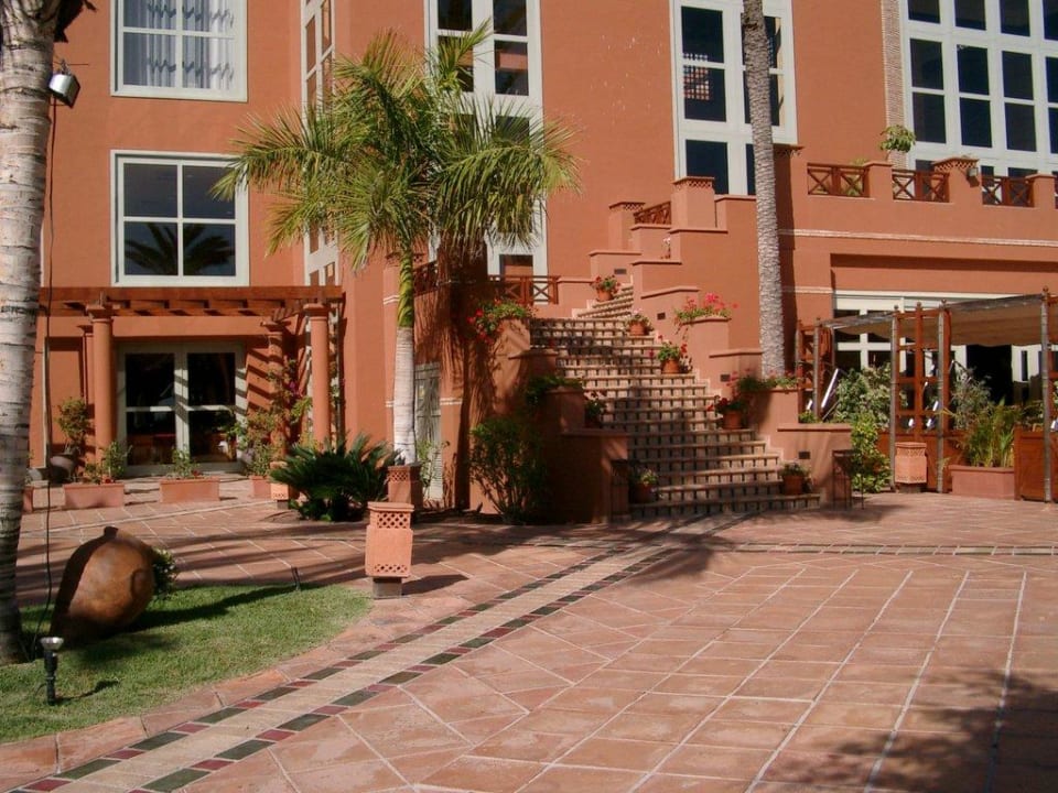 Blick zum Empfangsgebäude/Lobby H10 Costa Adeje Palace