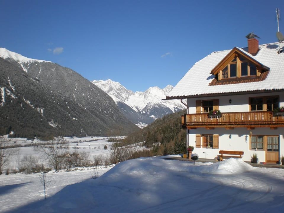 Aussicht vom Oberlechnerhof auf das Antholzertal Apartments B&B Oberlechnerhof