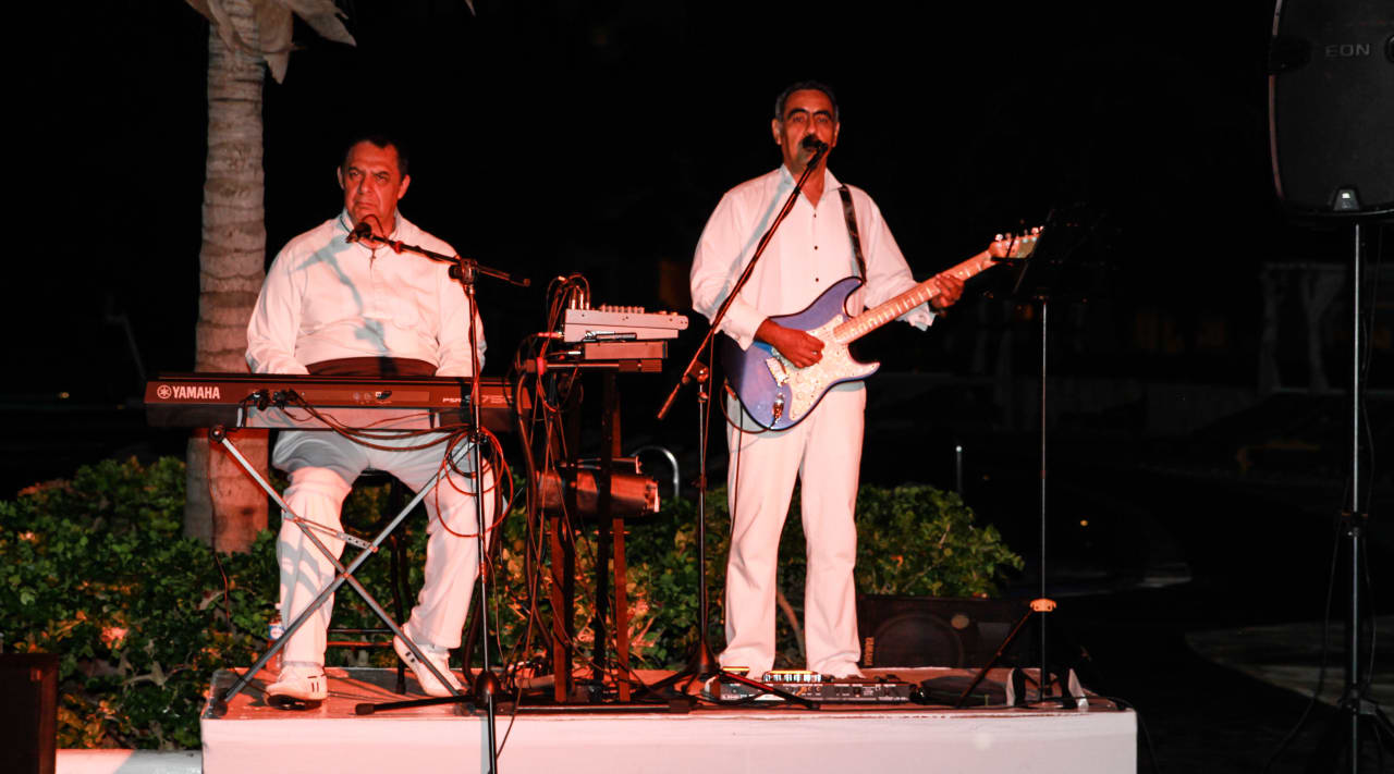 Poolparty JOIA Paraiso by Iberostar