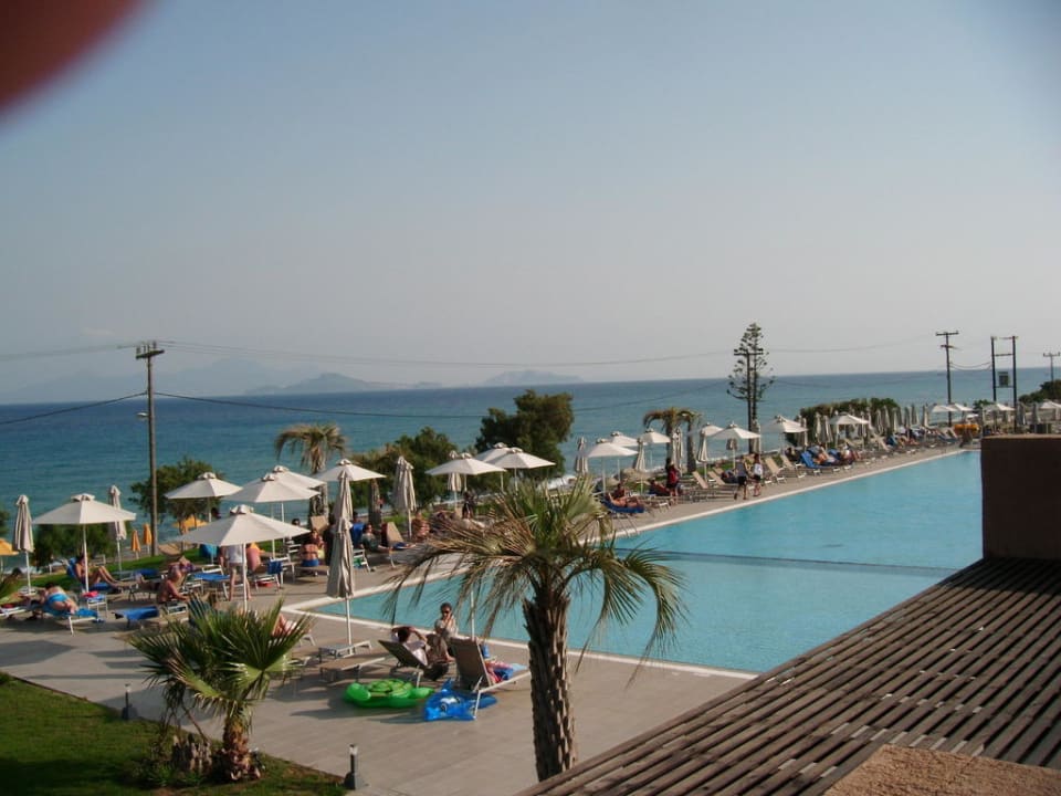 Blick auf Poolanlage Atlantica Mikri Poli Kos
