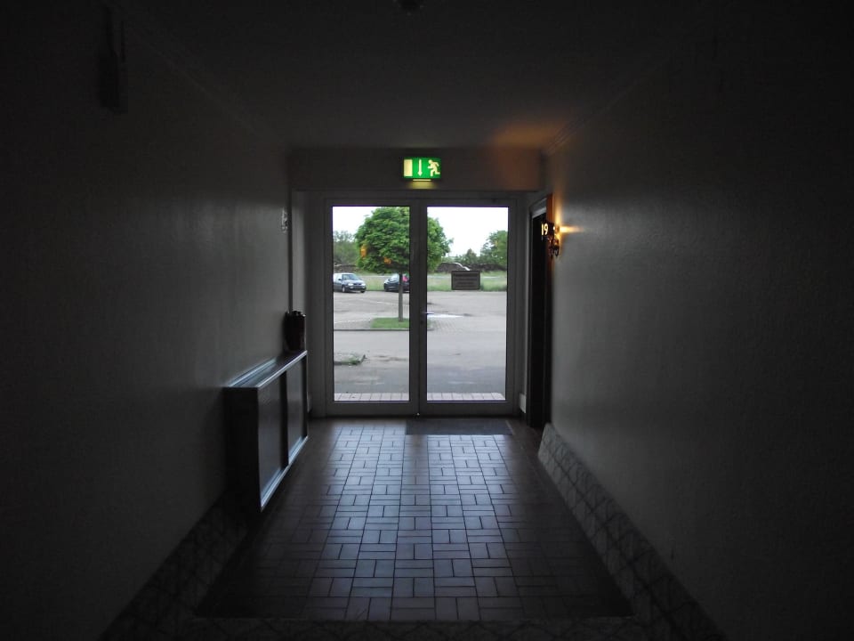 Notausgang nach vorne zum Parkplatz Leonardo Hotel Heidelberg-Walldorf