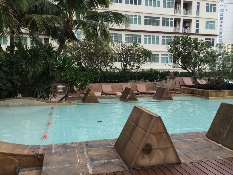 Poolanlage Hotel Century Park