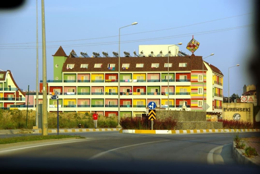 Von der Strasse aus Side Win Hotel & Spa