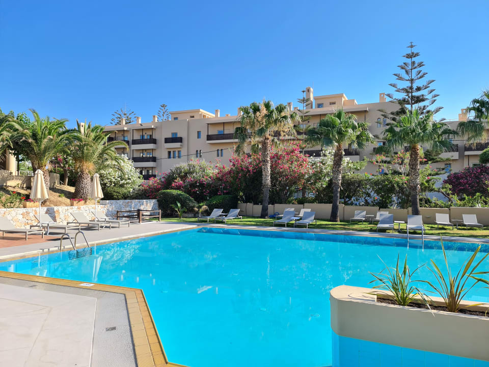 Pool Giannoulis Santa Marina Beach