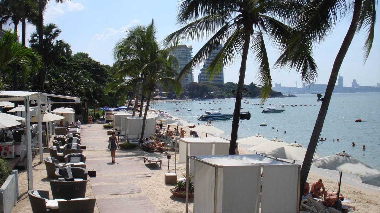 Enger Strandbereich Pullman Pattaya Hotel G