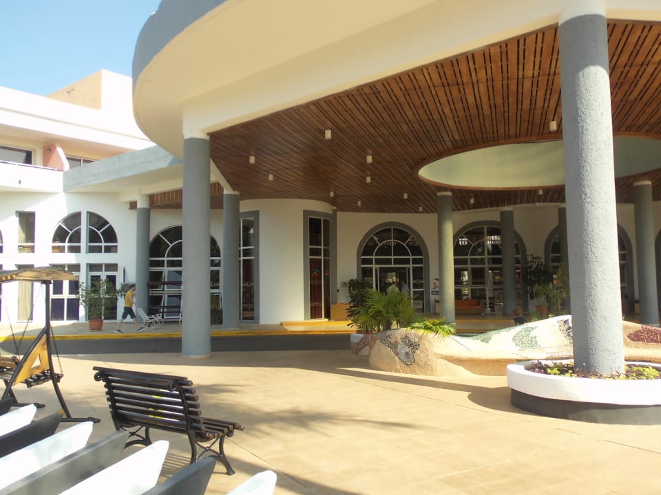 Außenansicht Hotel Brisas del Caribe