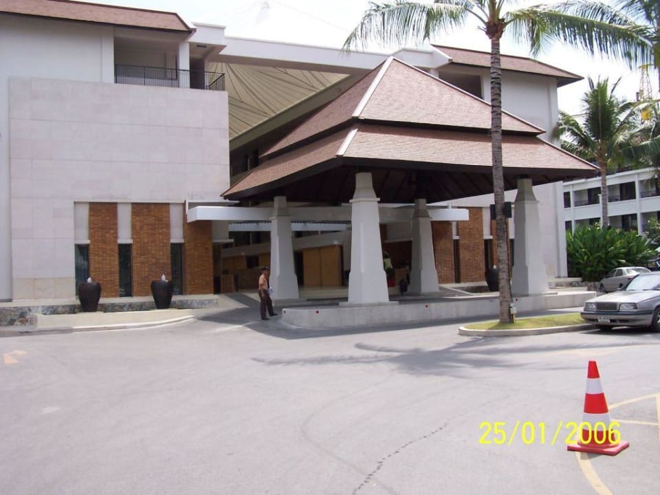 Eingangsbereich von aussen DoubleTree by Hilton Phuket Banthai Resort