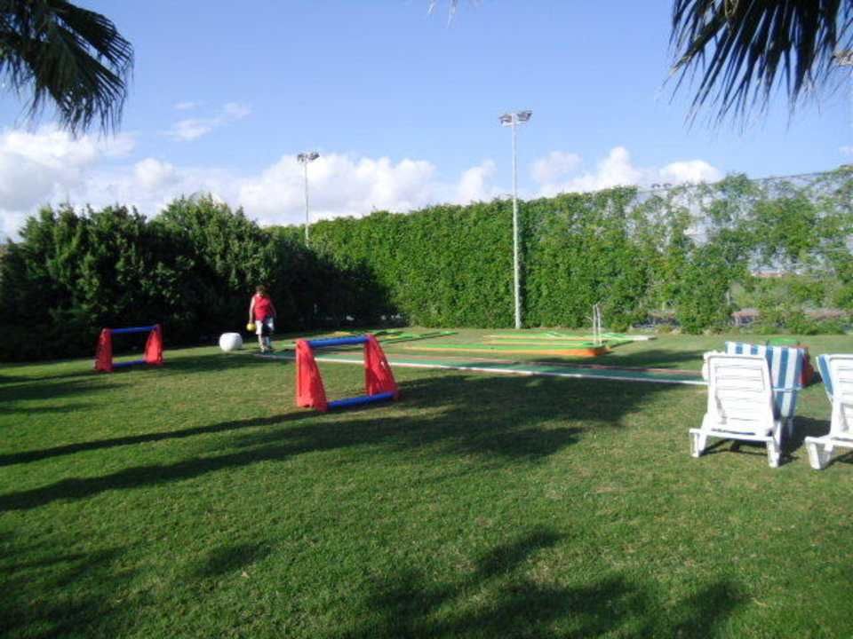 Für den Zeitvertreib gibt es viel zur Auswahl Saturn Palace Resort Hotel