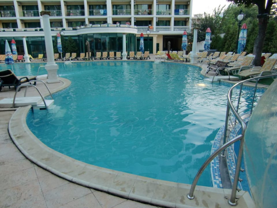 Schöner großer Pool. Hotel Planeta