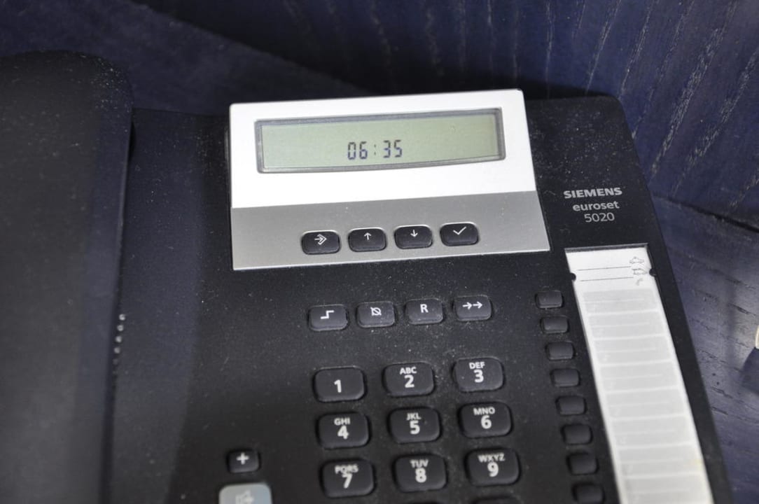 Staub auf der Telefon Hotel Domicil Hamburg by Golden Tulip