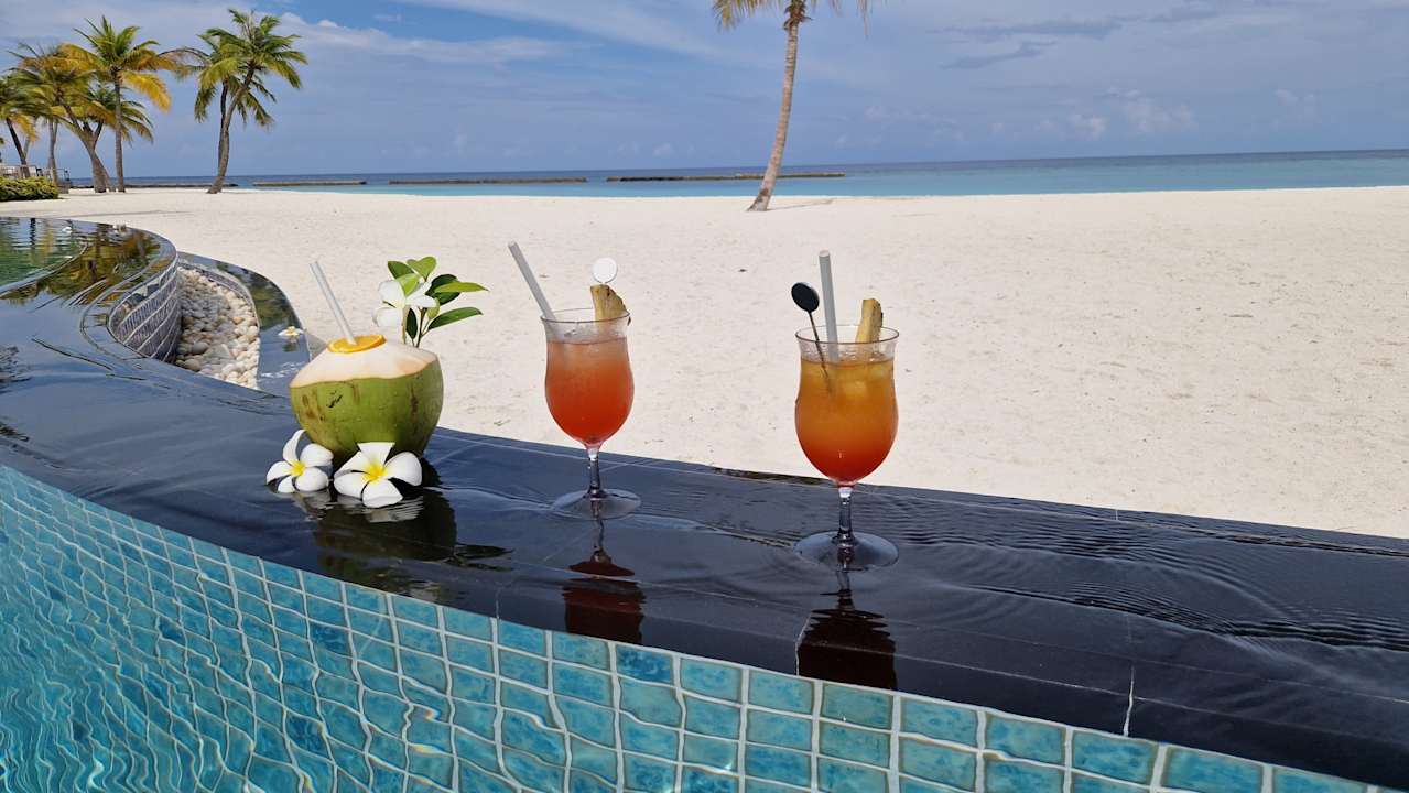 Pool Veligandu Maldives Resort Island