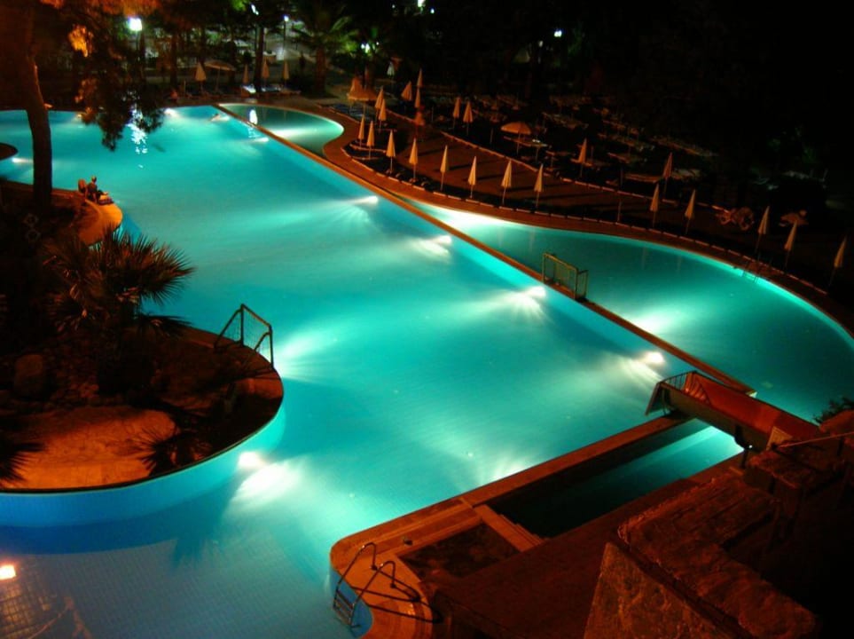 Unser Pool by Night Ulusoy Kemer Holiday Club