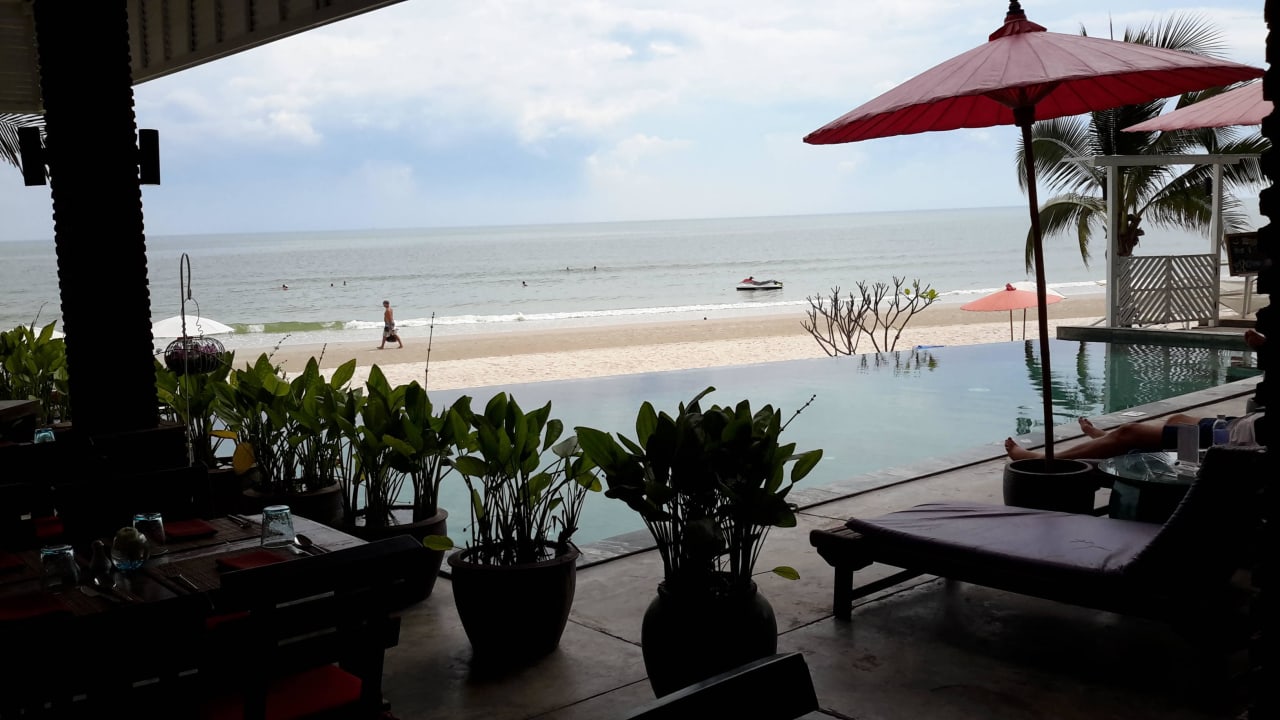 Pool mit Strand Laksasubha Hua Hin