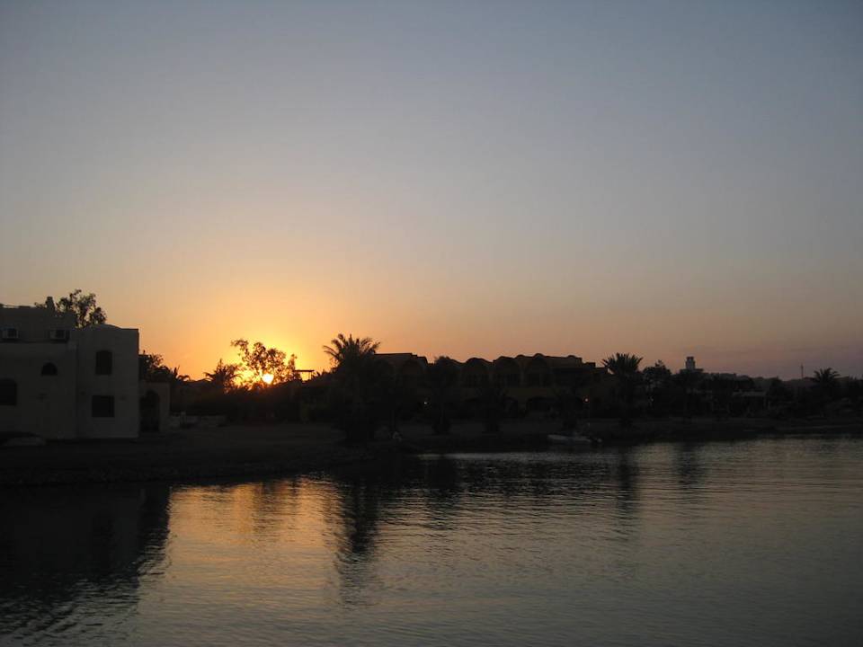 Вид с балкончика нашего бунгало Panorama Bungalows Resort El Gouna