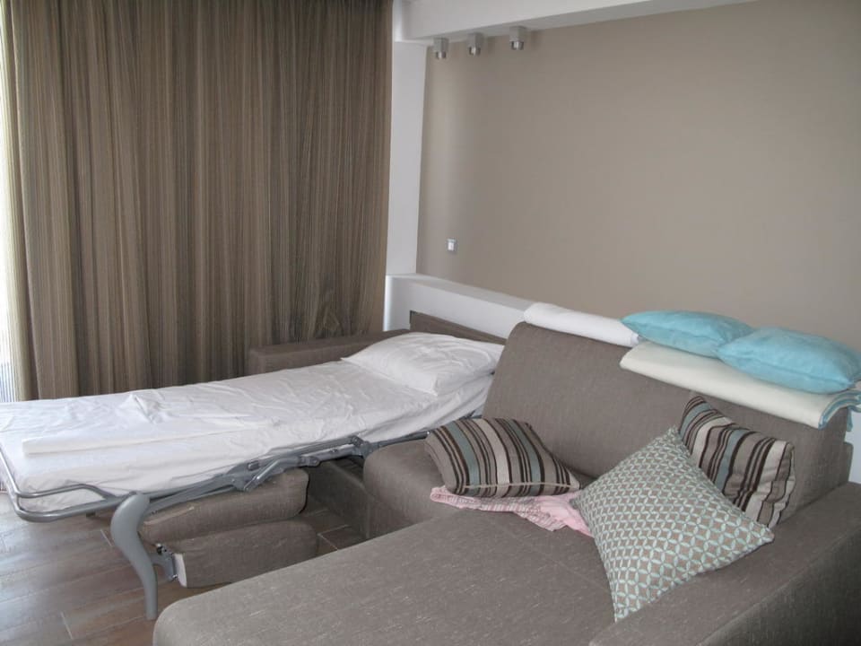 Angetrenntes Kinderzimmer der Junior-Suite alltoura Club Hotel Porto Angeli Beach Resort