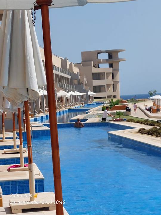 Pool Diamond Beach by Pearl Resort