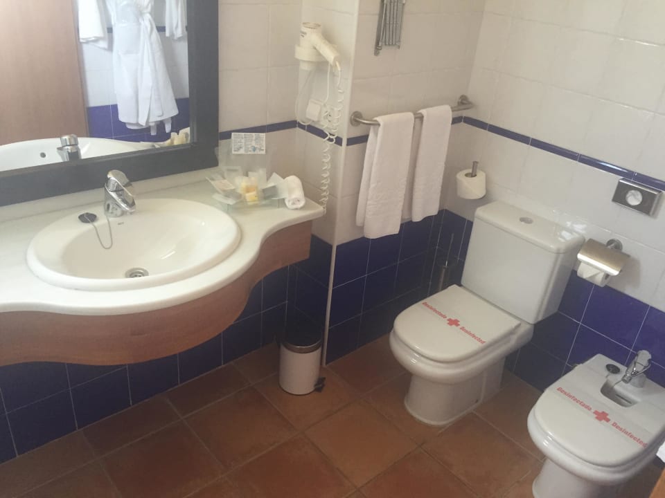 Bad mit Whirlpool Mon Port Hotel & Spa