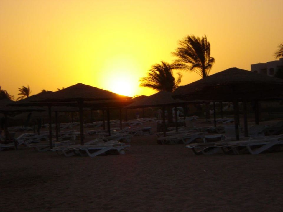 Tramonto sulla spiaggia Fort Arabesque Resort, Spa & Villas
