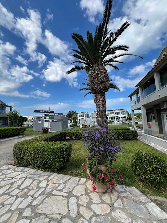 Gartenanlage Acharavi Beach Hotel