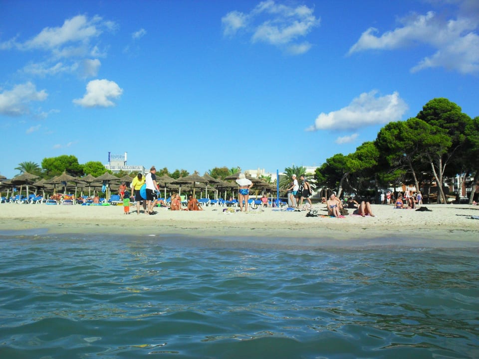 Blick vom Wasser zum Hotel H10 Casa del Mar