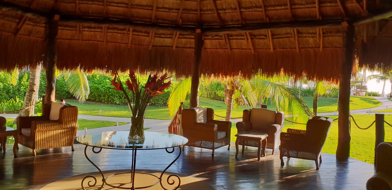 Lobby Akumal Bay Beach & Wellness Resort