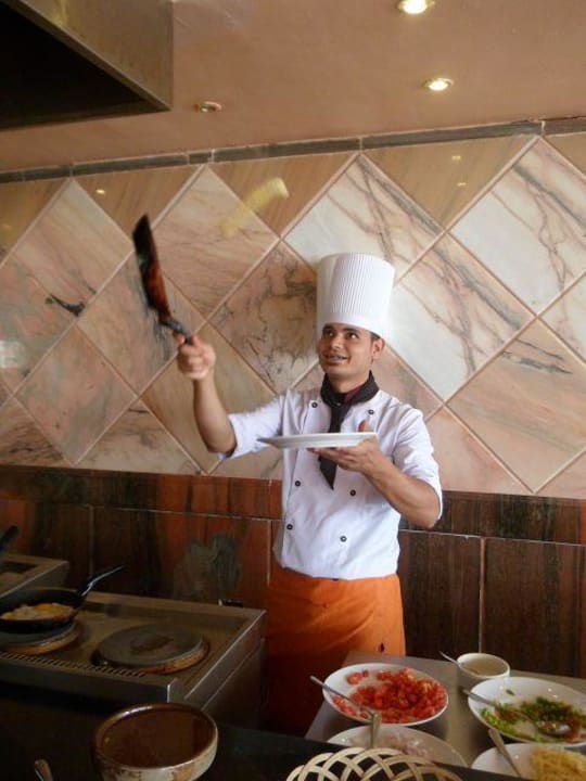 Der Frühstückskoch  Three Corners Happy Life Beach Resort