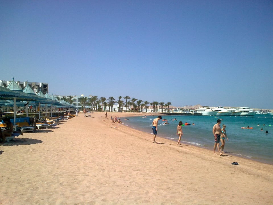 Schöner, sauberer Strand! The Grand Hotel Hurghada