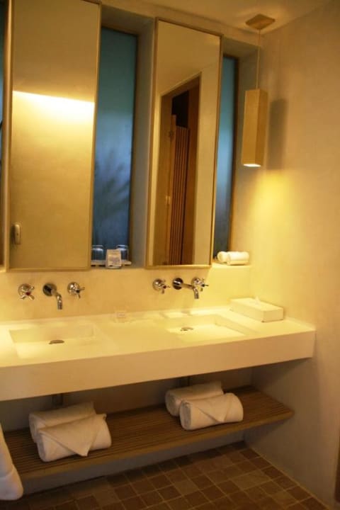 Badezimmer mit Doppelwaschbecken Hotel Mercure Koh Chang Hideaway