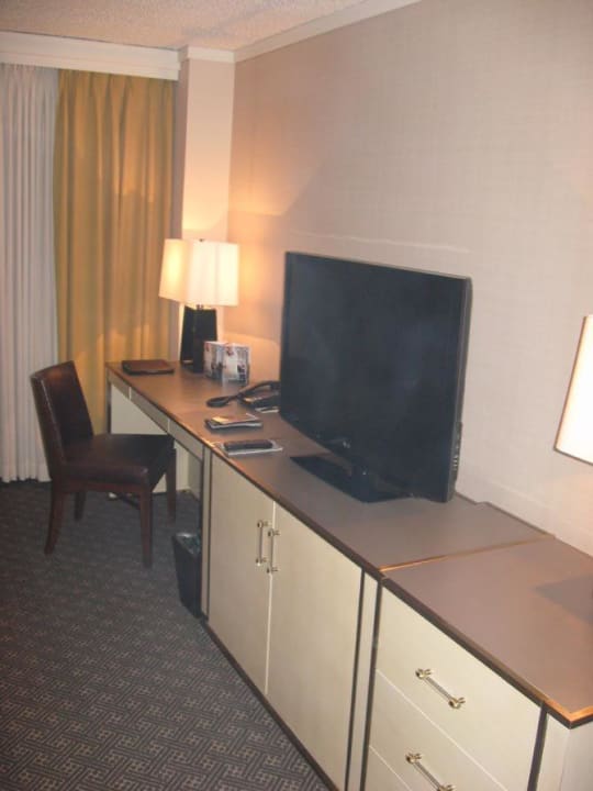 Corner-Room Hotel Omni Mont-Royal