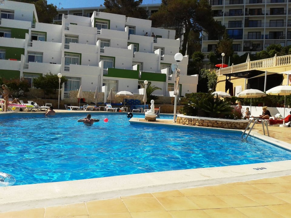 Pool mit Blick auf grünen Block Barceló Portinatx - Adults only