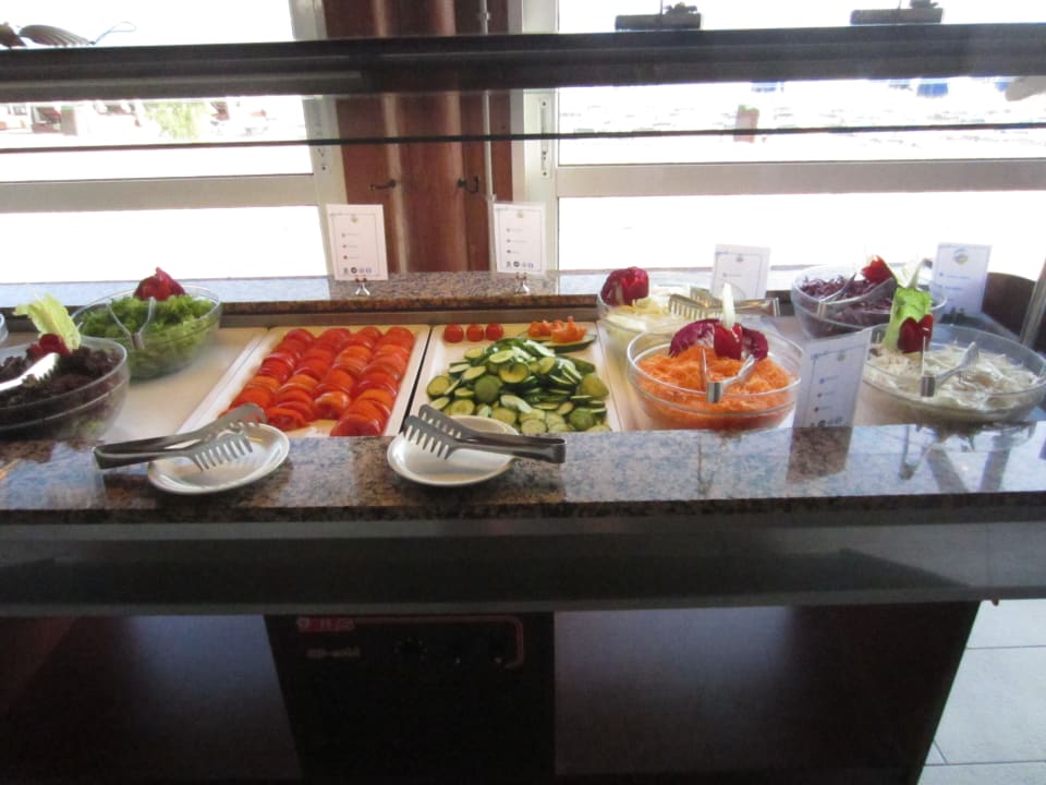Kleiner Ausschnitt vom Salatbuffet HARPIN Happy Days Beach Hotel