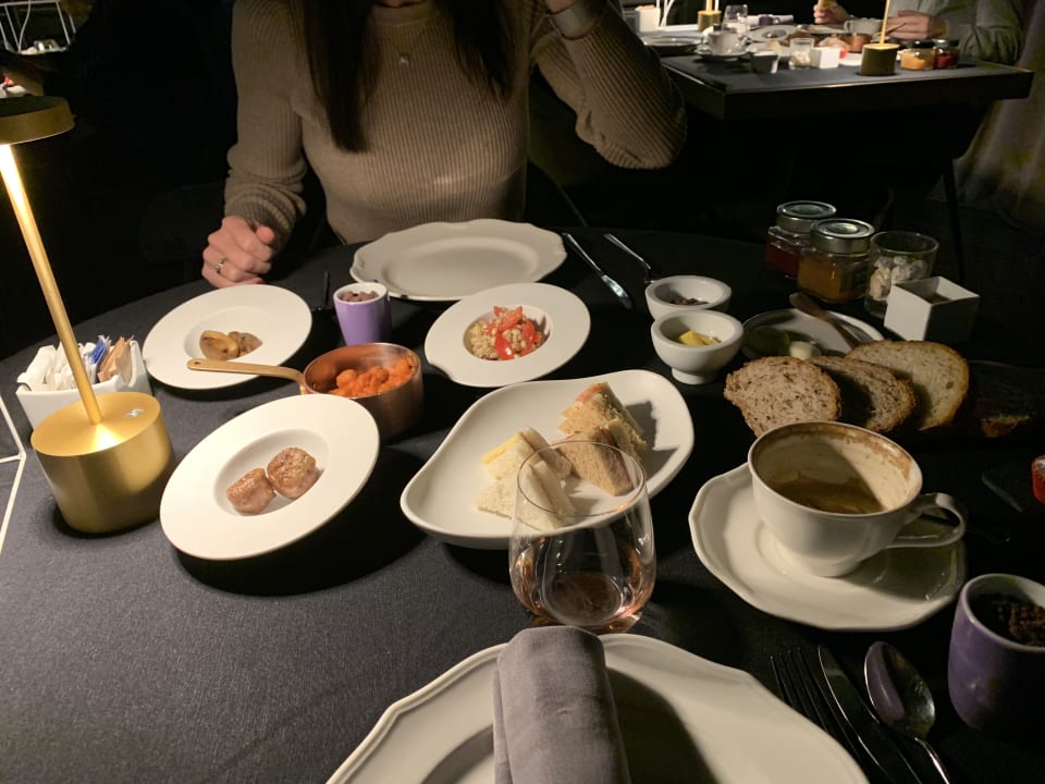 Gastro The H'All Tailor Suite