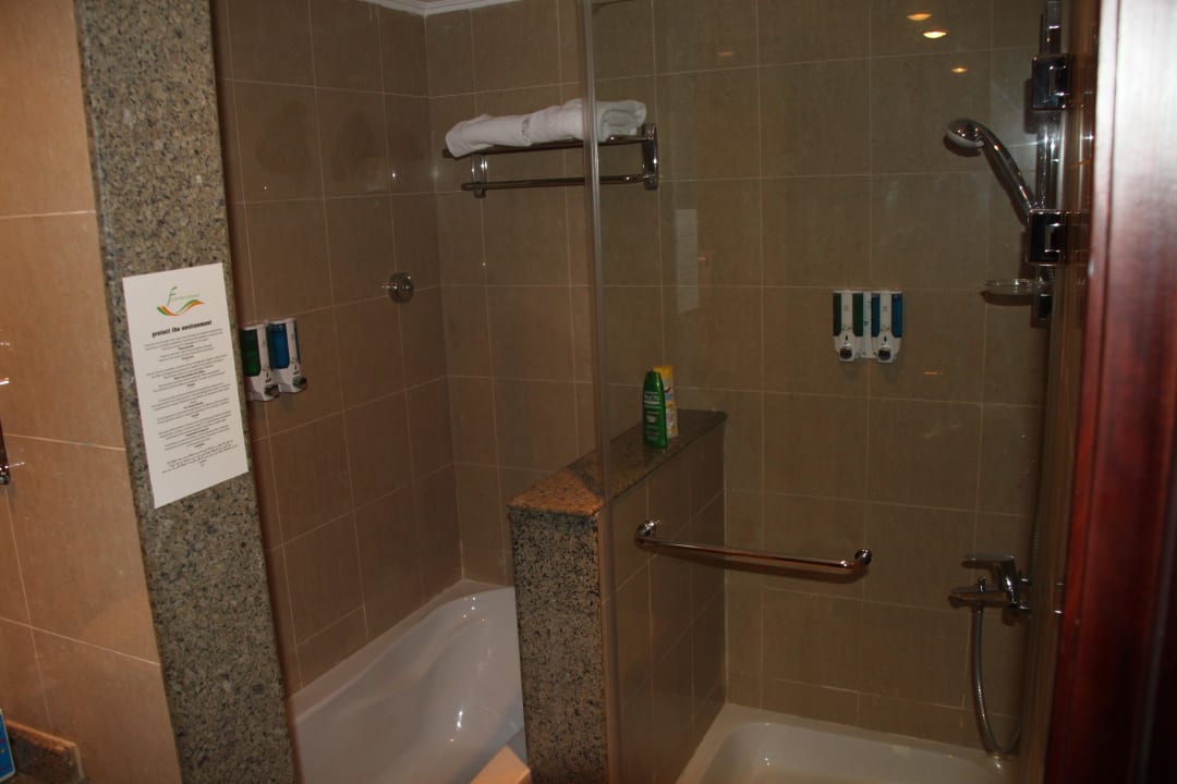 Badewanne und separater Dusche Stella Garden Resort & Spa, Makadi Bay