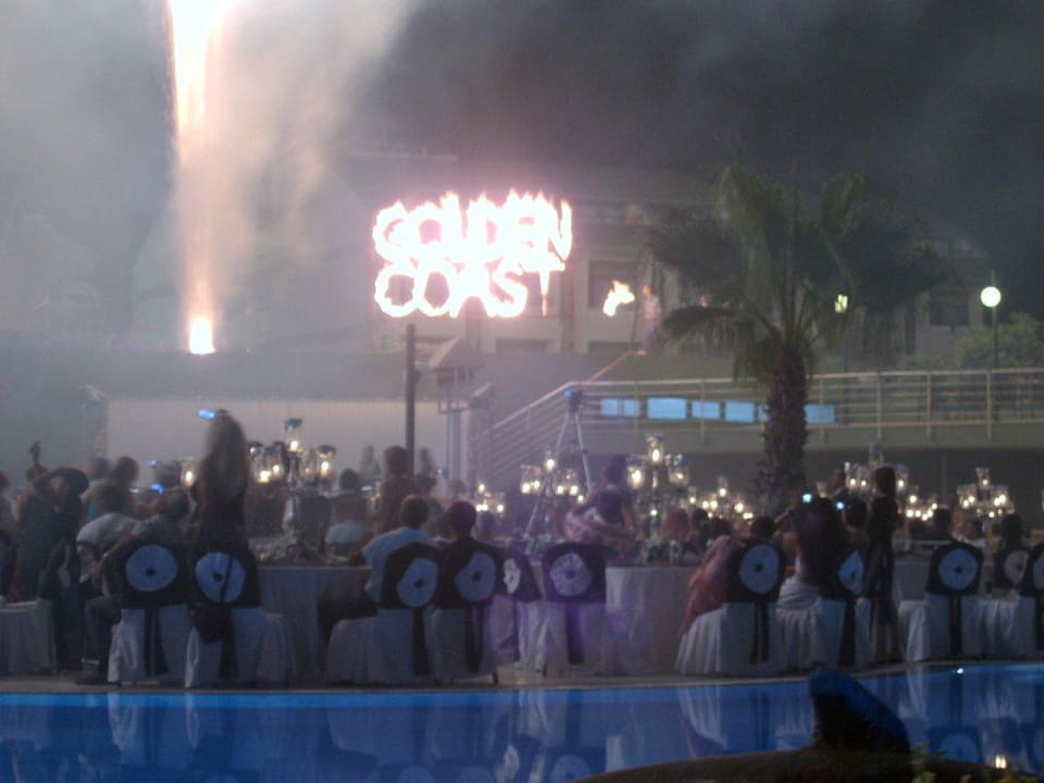 Feuerwerk zur Gala VONRESORT Golden Coast
